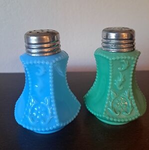 Vtg McKee Glass Pr FLOWER PANEL Beaded Blue & Green Salt & Pepper Shakers